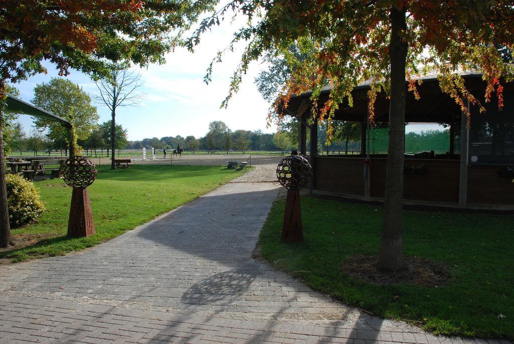 Apartments Luisenhof Крефелд Екстериор снимка